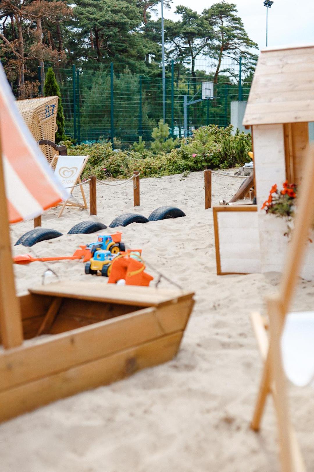 Forest Family Resort - Domki Caloroczne Ustka Eksteriør billede